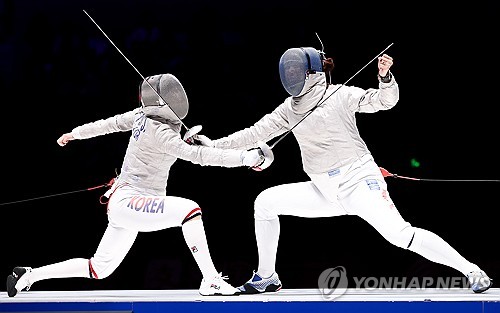 Yoon Ji-su wins fencing gold