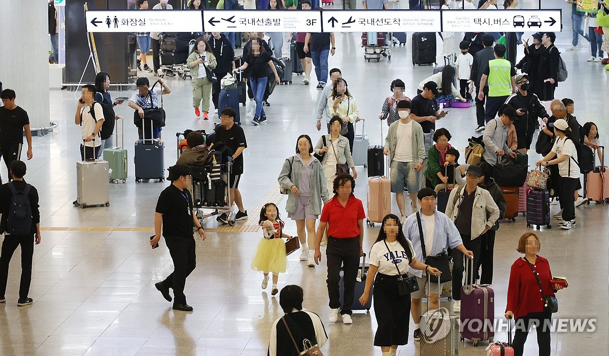 추석 연휴 전날 붐비는 제주공항