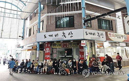 Larga fila para las compras del 'Chuseok'