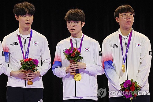 [아시안게임] 결승 무대 못 나온 페이커 "잘해준 팀원들 덕에 우승"