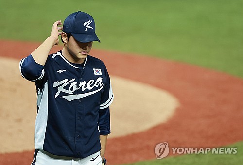 (LEAD) (Asiad) S. Korea falls to Chinese Taipei for 1st loss in baseball