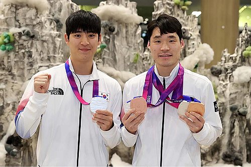 卓球男子団体で銀