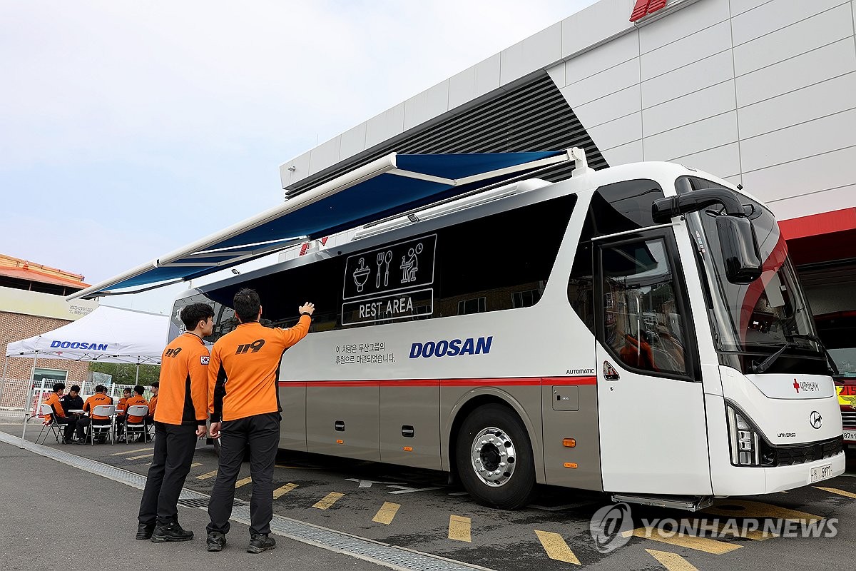 두산, 재난 현장 소방관들에게 휴식 공간 되어줄 특수차량 제작 기증