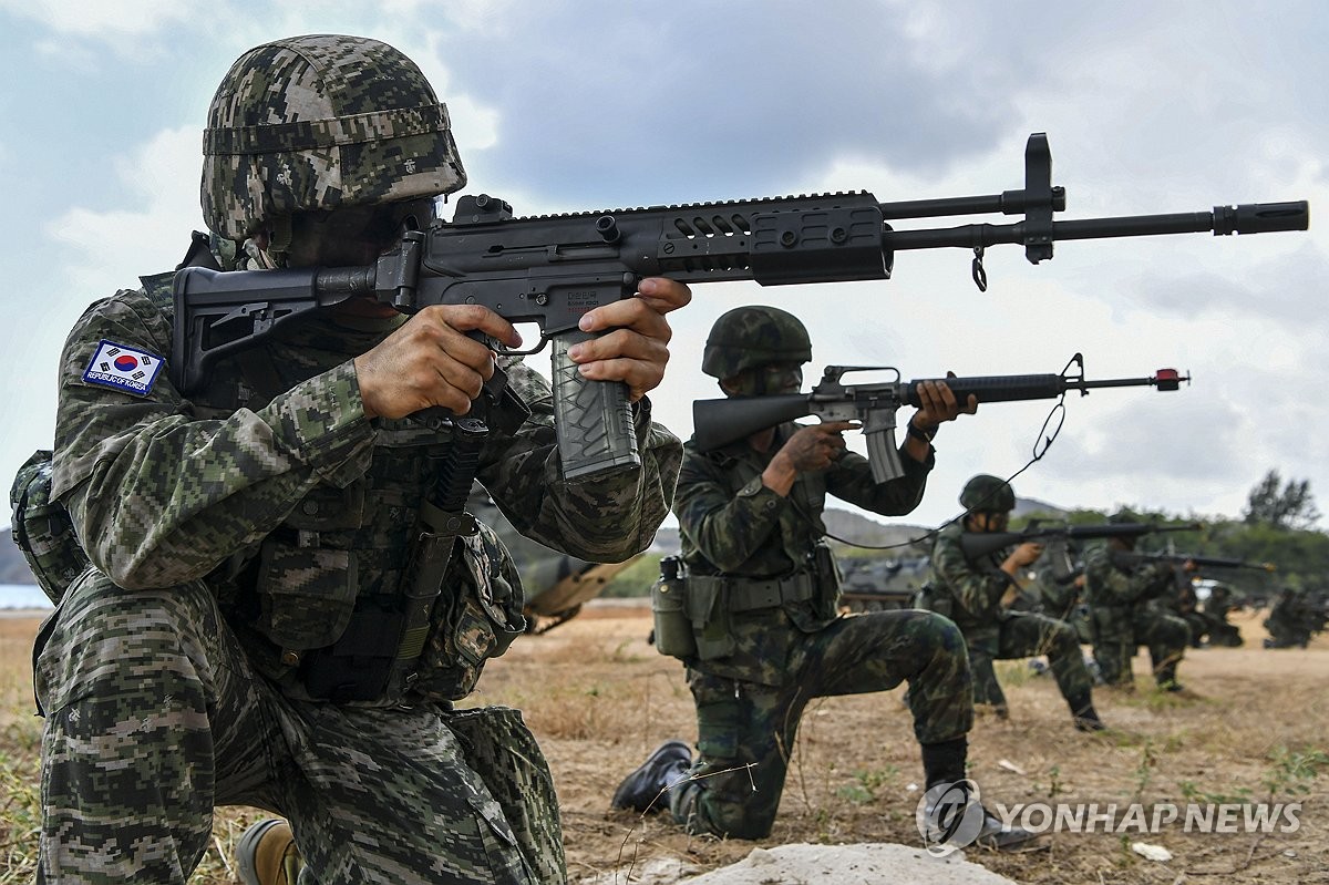 함께 상륙한 한국과 태국 장병