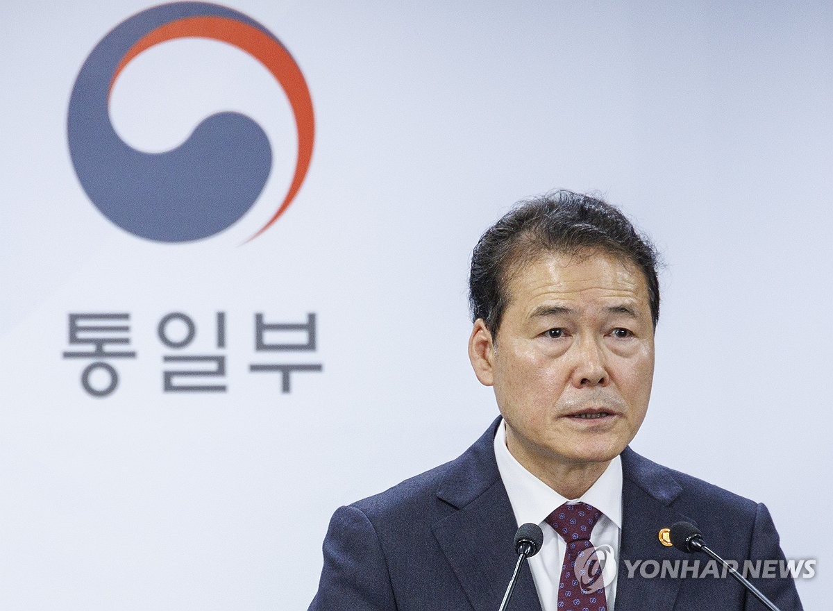 El Ministro de Unificación, Kim Yung-ho, celebra una conferencia de prensa el 8 de marzo de 2024 sobre los objetivos políticos del Ministerio de Unificación para 2024 en el edificio del complejo gubernamental en Seúl.  (Yonhap)
