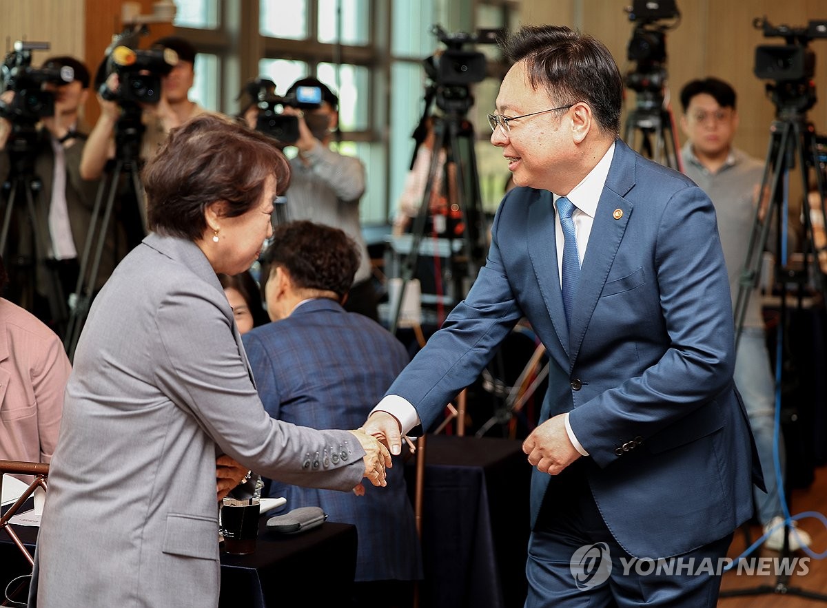 손잡은 정부와 간호계