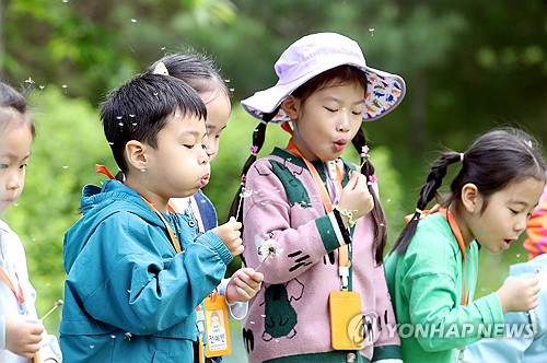 광주 북구 유아숲체험원 찾은 어린이