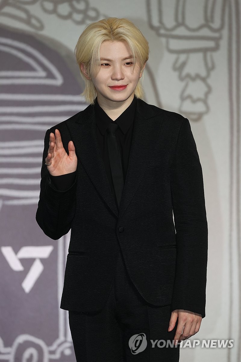 세븐틴 우지, 오늘 육군 현역 입대…건강히 다녀오겠다