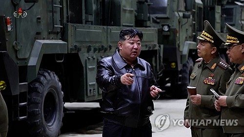 김정은 "전쟁준비 획기적 변혁"…새 전술미사일 무기체계 점검 