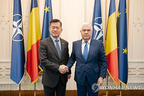 Avec le ministre roumain de la Défense