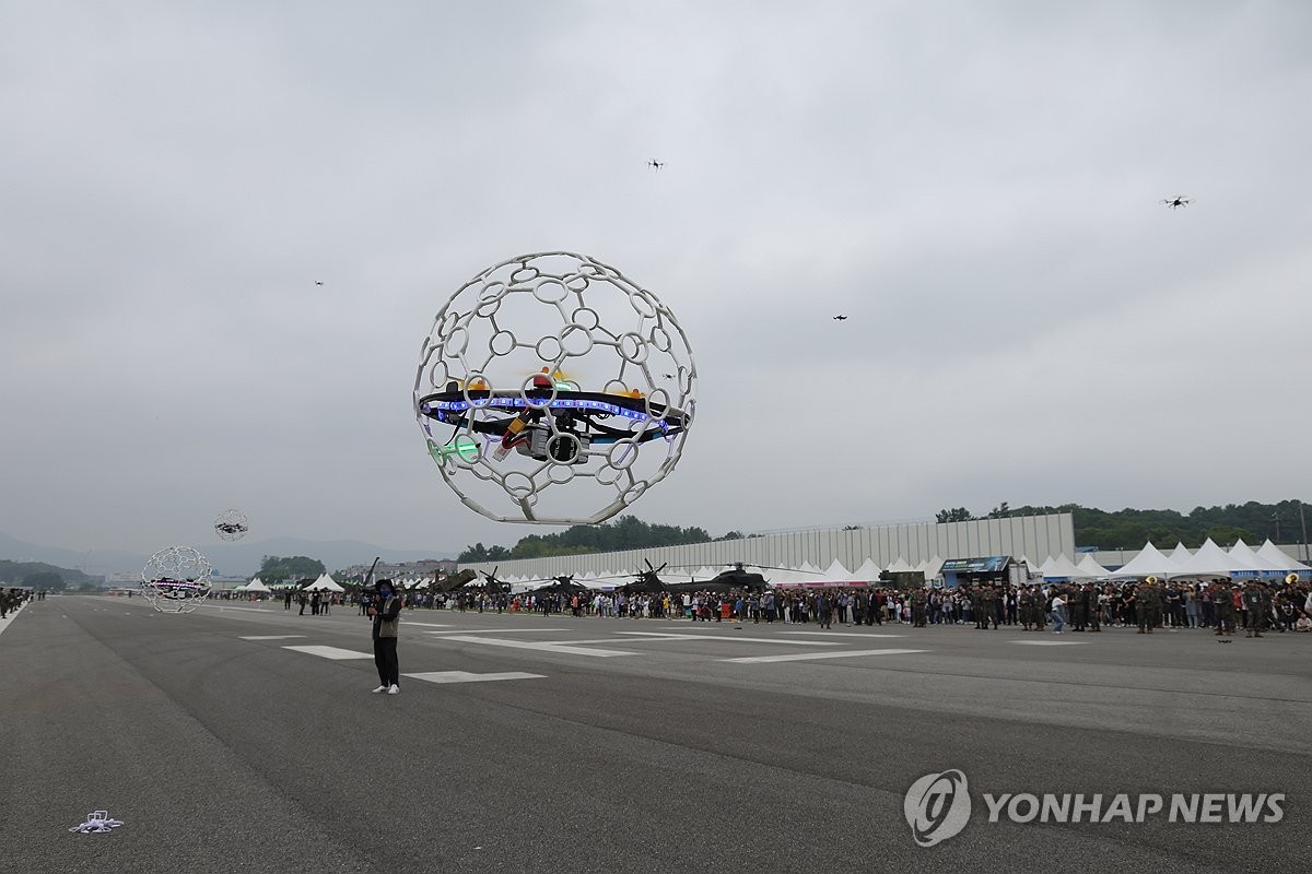 '첨단 무기 체험'…아미 타이거 드론봇 페스티벌 개막