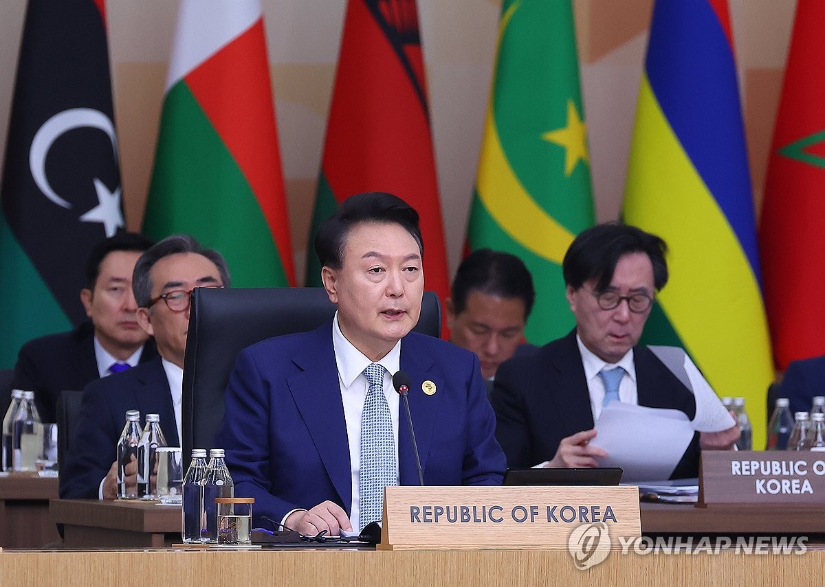 President Yoon Suk Yeol (C) delivers an opening address during the Korea-Africa summit held at KINTEX in Ilsan, north of Seoul, on June 4, 2024. (Yonhap)