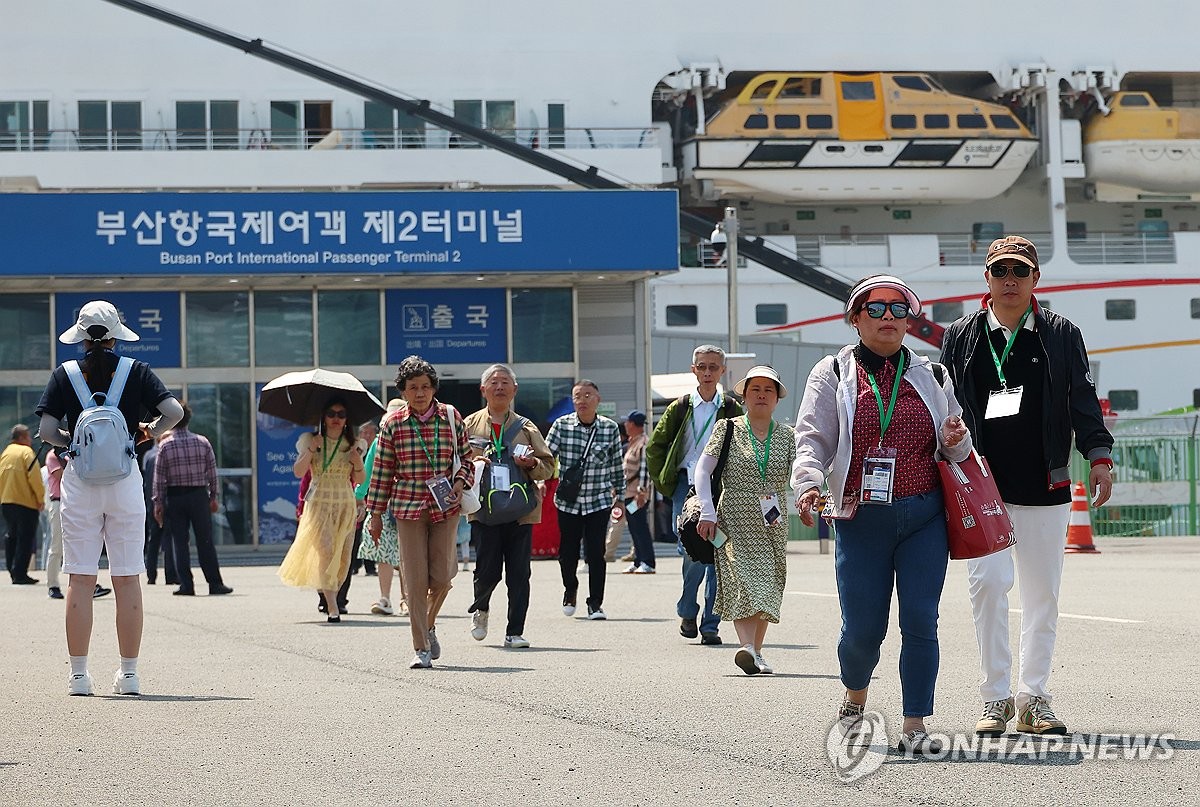 6년 4개월 만에 부산 찾은 중국단체 관광객