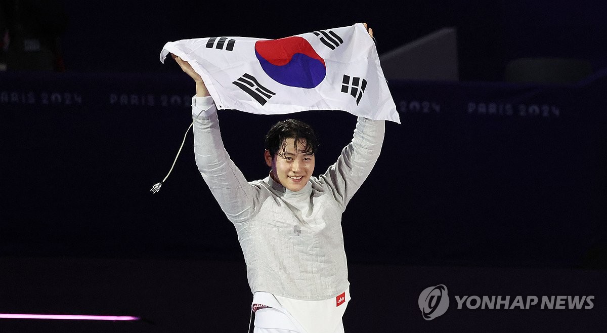 (LEAD) (Olympics) Oh Sang-uk wins gold in men's individual sabre ...