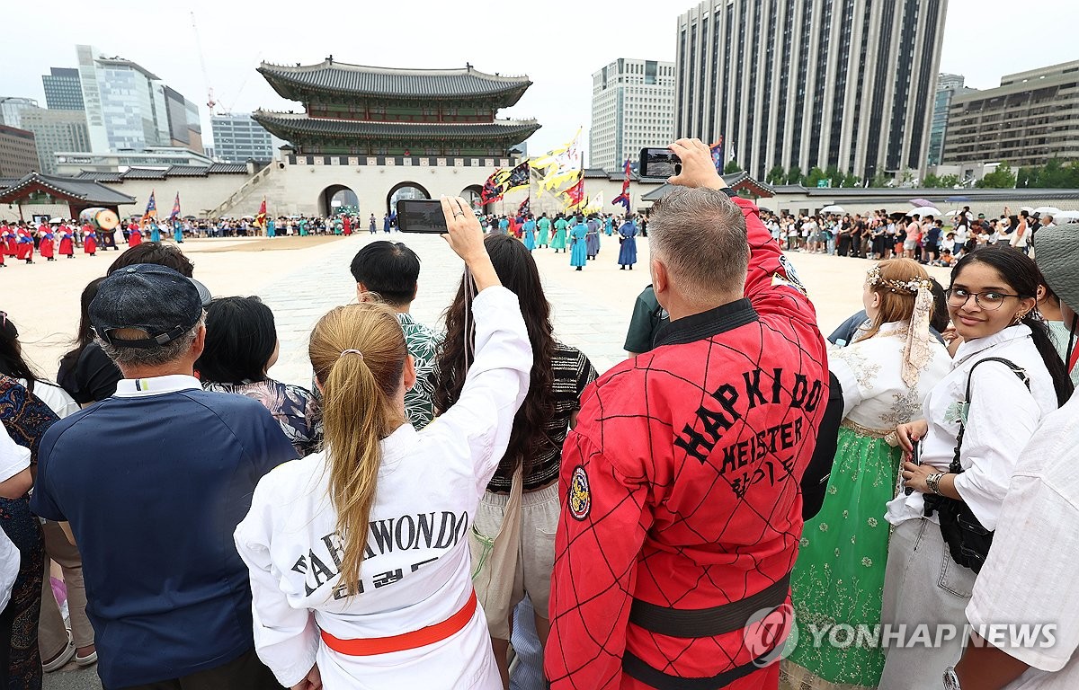 코로나19 전 수준으로 회복한 외국인 관광객 수