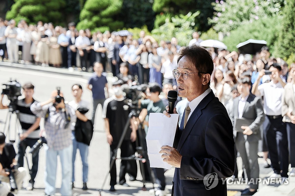 Seoul education chief loses job after top court upholds suspended ...