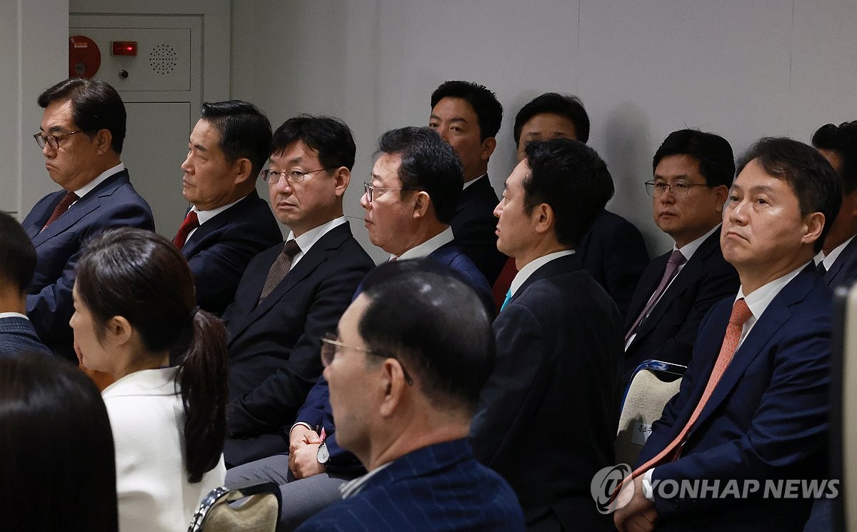 윤석열 대통령 국정브리핑 및 기자회견에 배석한 참모진