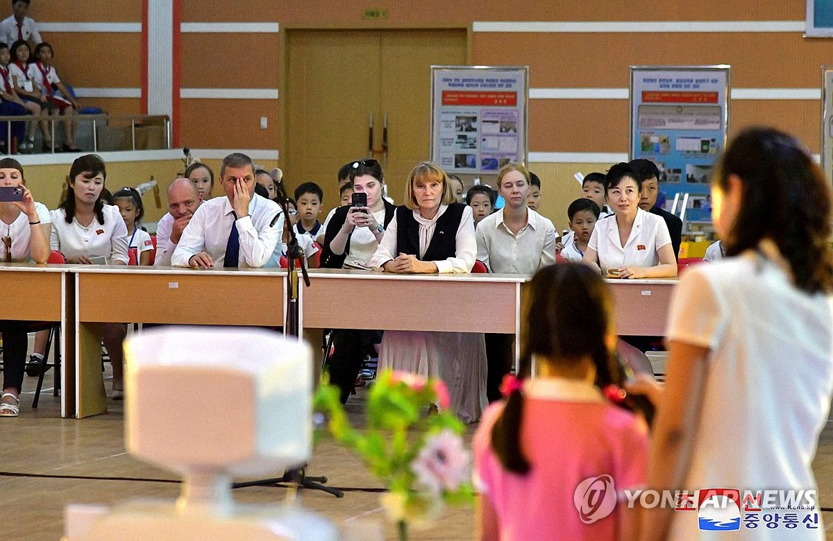 방북 러시아 연해주 교육 대표단 '평양교원대학' 참관