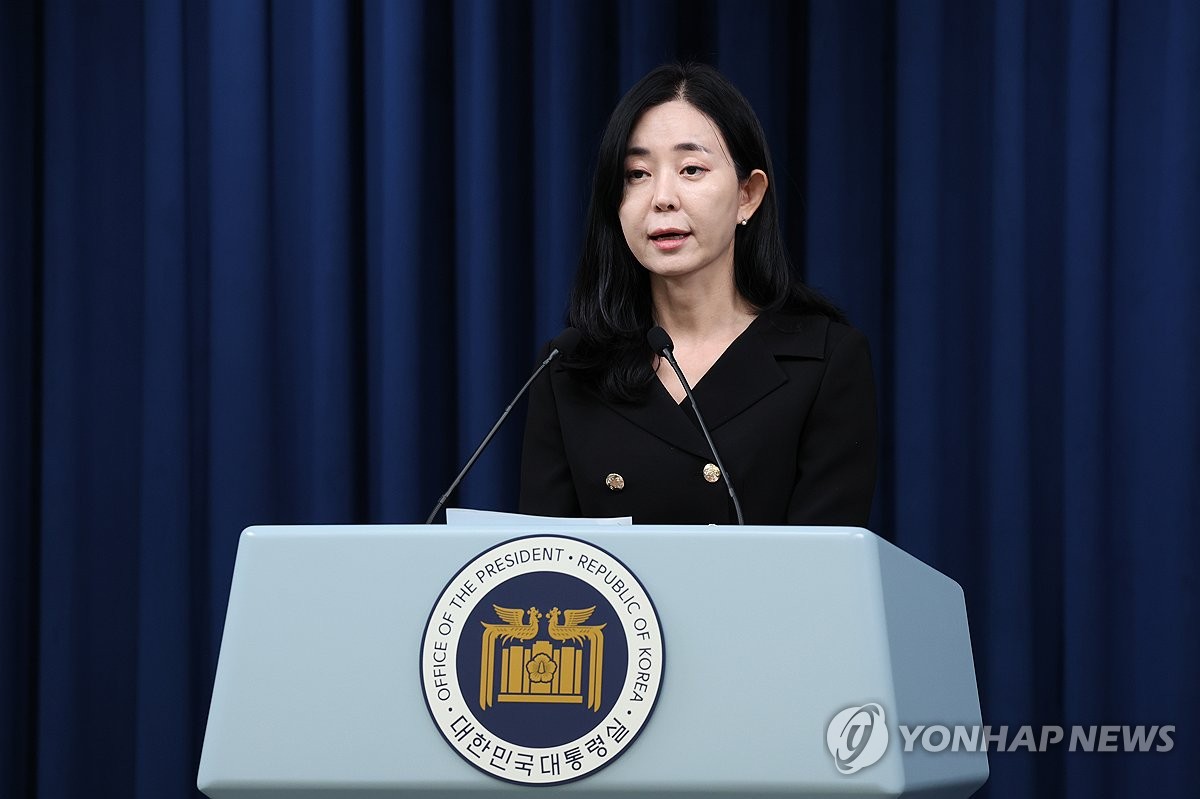 La portavoz presidencial, Jeong Hye-jeon, habla durante una conferencia de prensa en la oficina presidencial en Seúl el 2 de septiembre de 2024. (Yonhap) 