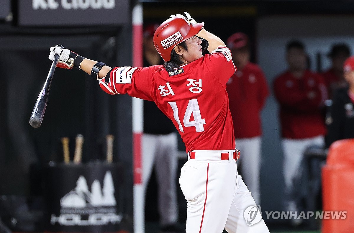 SSG 최정, 1군 복귀 첫 타석에서 선제 투런포 작렬