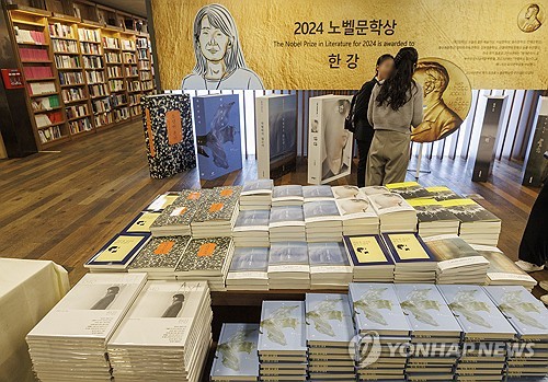 Ventes record des traductions de romans coréens à l'étranger après le Nobel de Han Kang
