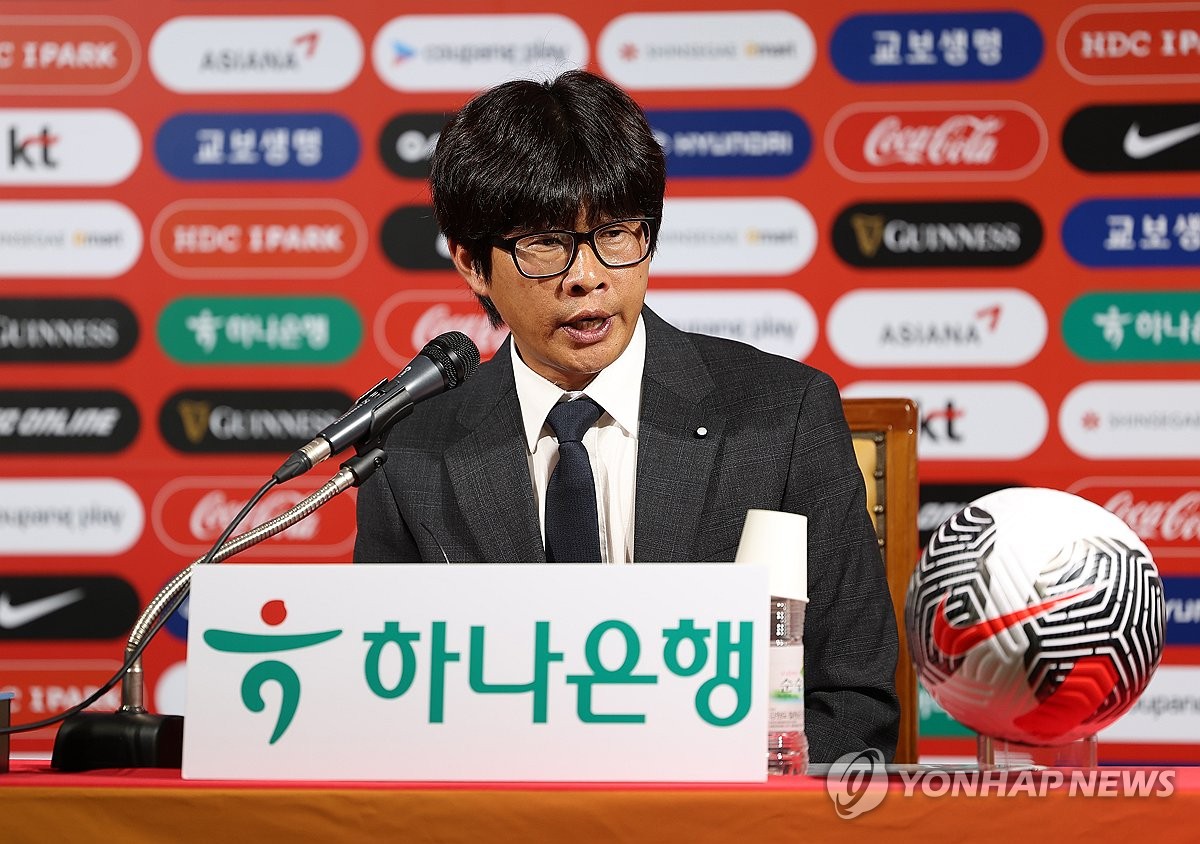 한국 여자 축구 대표팀의 신상우 감독