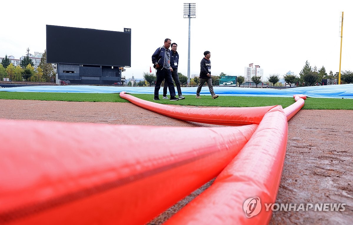 Korean Series games postponed due to poor field conditions, expected