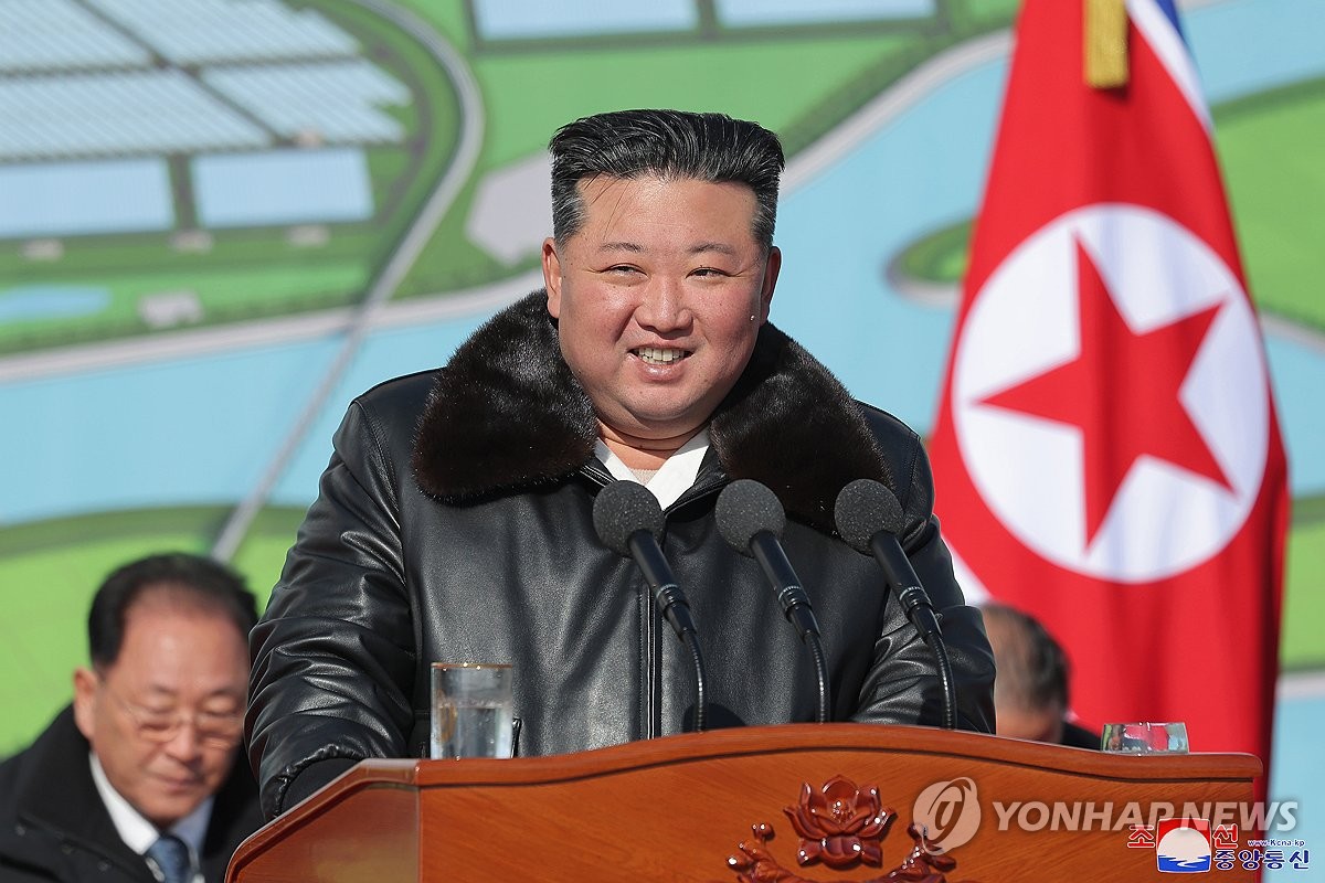 김정은, 450정보 온실농장건설 착공식에서 격려사