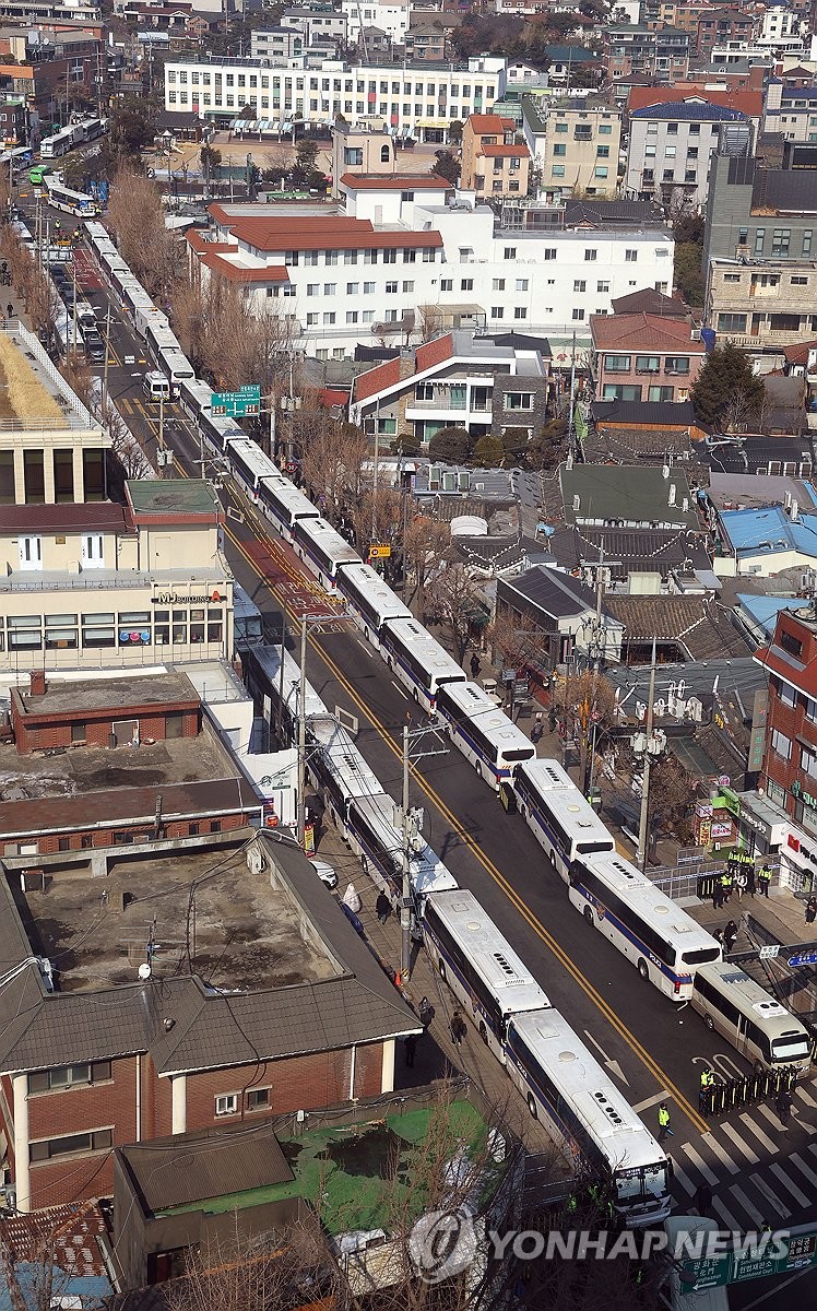 헌법재주변의 도로 통행을 제한