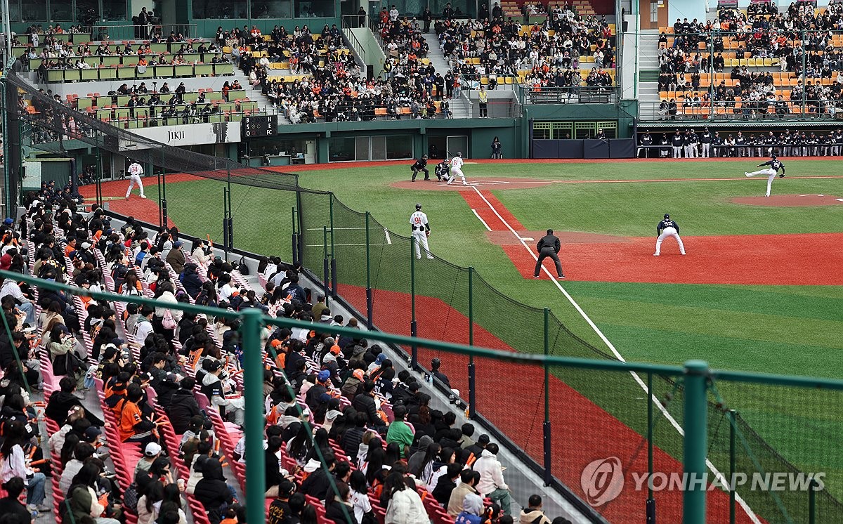 13년 만에 청주 야구장서 프로야구 시범경기