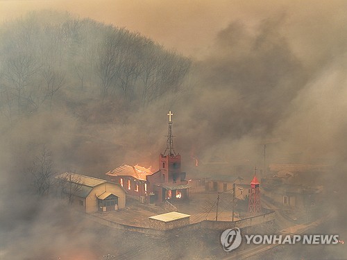 韓国大統領代行　山火事拡大で緊急指示＝「迅速かつ安全な住民避難」