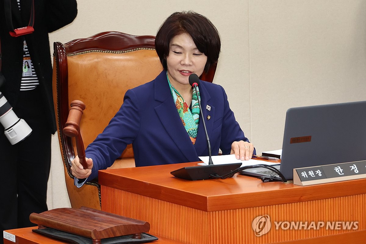 국회 기후위기특위위원장 "온실가스감축 로드맵, 기업의견 경청"