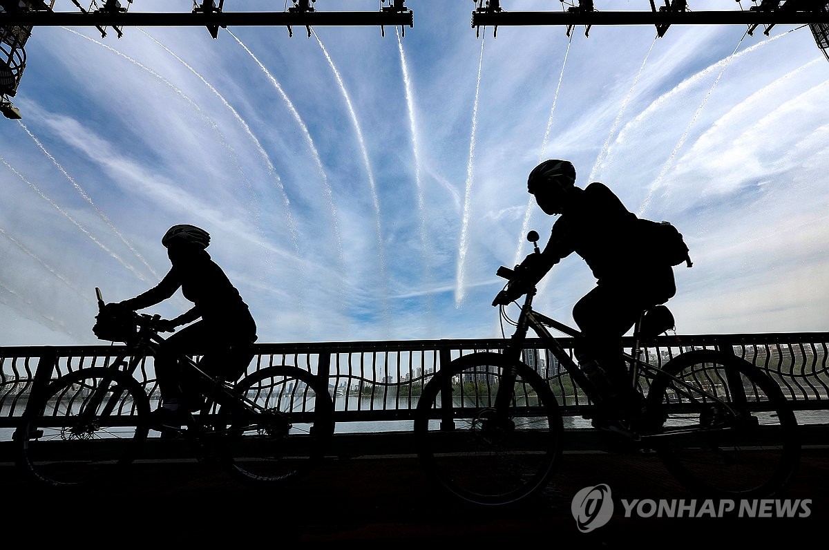 전국 맑지만 강풍, 낮 최고 17∼23도…큰 일교차 주의