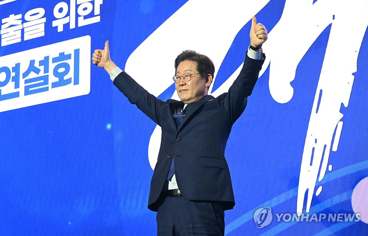 「共に民主党」の公認候補に選出された李在明氏（共同取材）＝２７日、高陽（聯合ニュース）