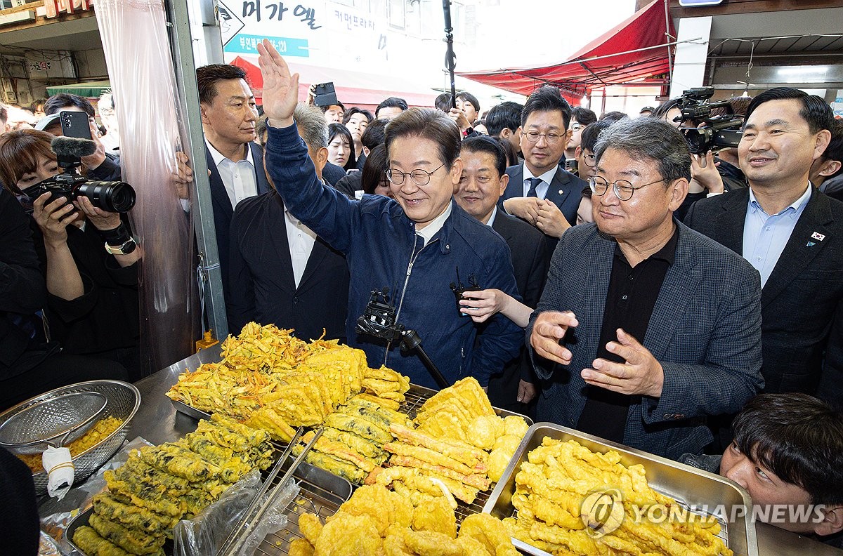 이재명 "여러분이 세상의 주인"…파기환송에 현장 행보로 돌파구