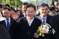 이재명, 한덕수 '광주사태' 발언에 "폭도라는 말로, 이해 안 돼"
