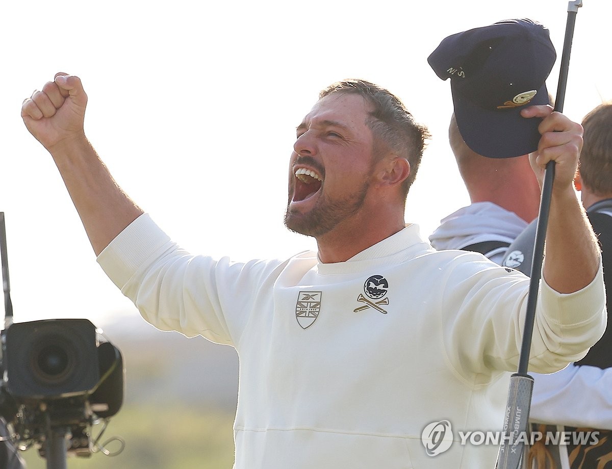 '장타왕' 디섐보, LIV 골프와 재계약 추진