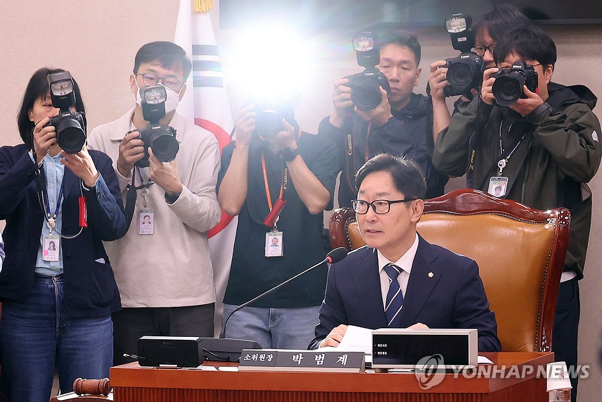国会で開かれた法制司法委員会の法案審査小委員会の様子=7日、ソウル(聯合ニュース)