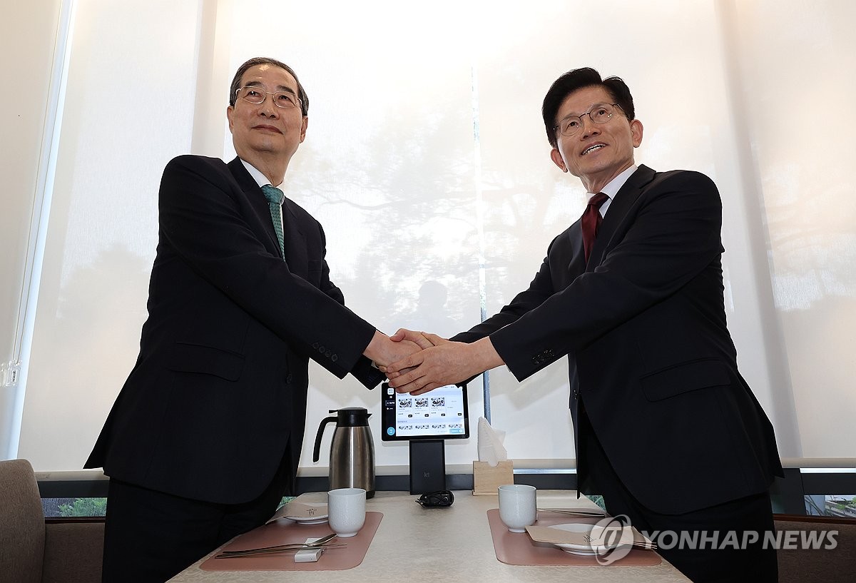 [속보] 김문수-한덕수, 단일화 회담 시작