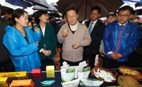 이재명, 이틀째 '험지' 영남권 민심 공략…경남서 '경청 투어'