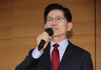 김문수, 서울서 중기인 만나고 출근길 인사…교육 공약 발표