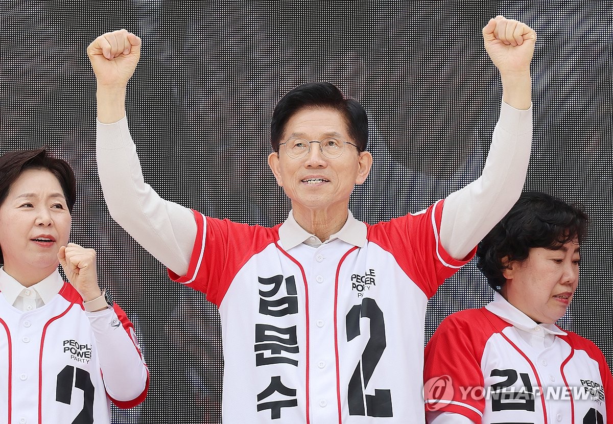김문수, 尹탈당에 이재명 추격전 총력…지지층 재결집 도모