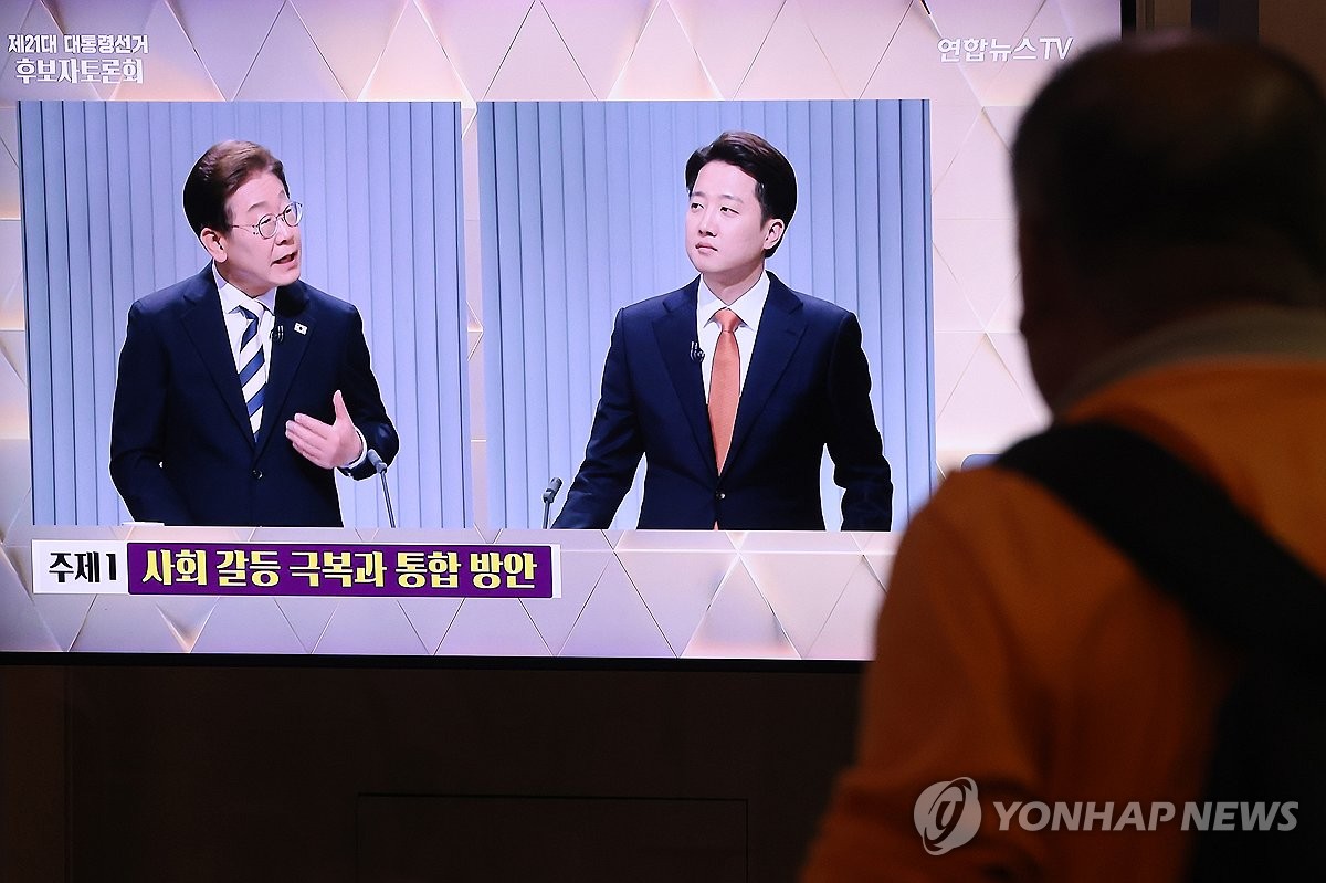 대선 토론 나선 이재명-이준석 후보