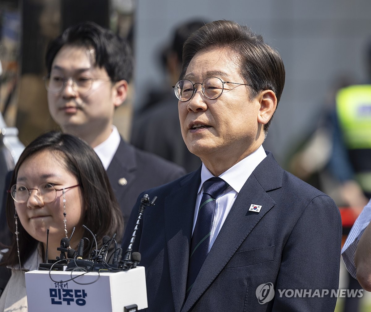 李 "인사가 만사…가까운 사람 챙길거면 사업하지 정치했겠나"