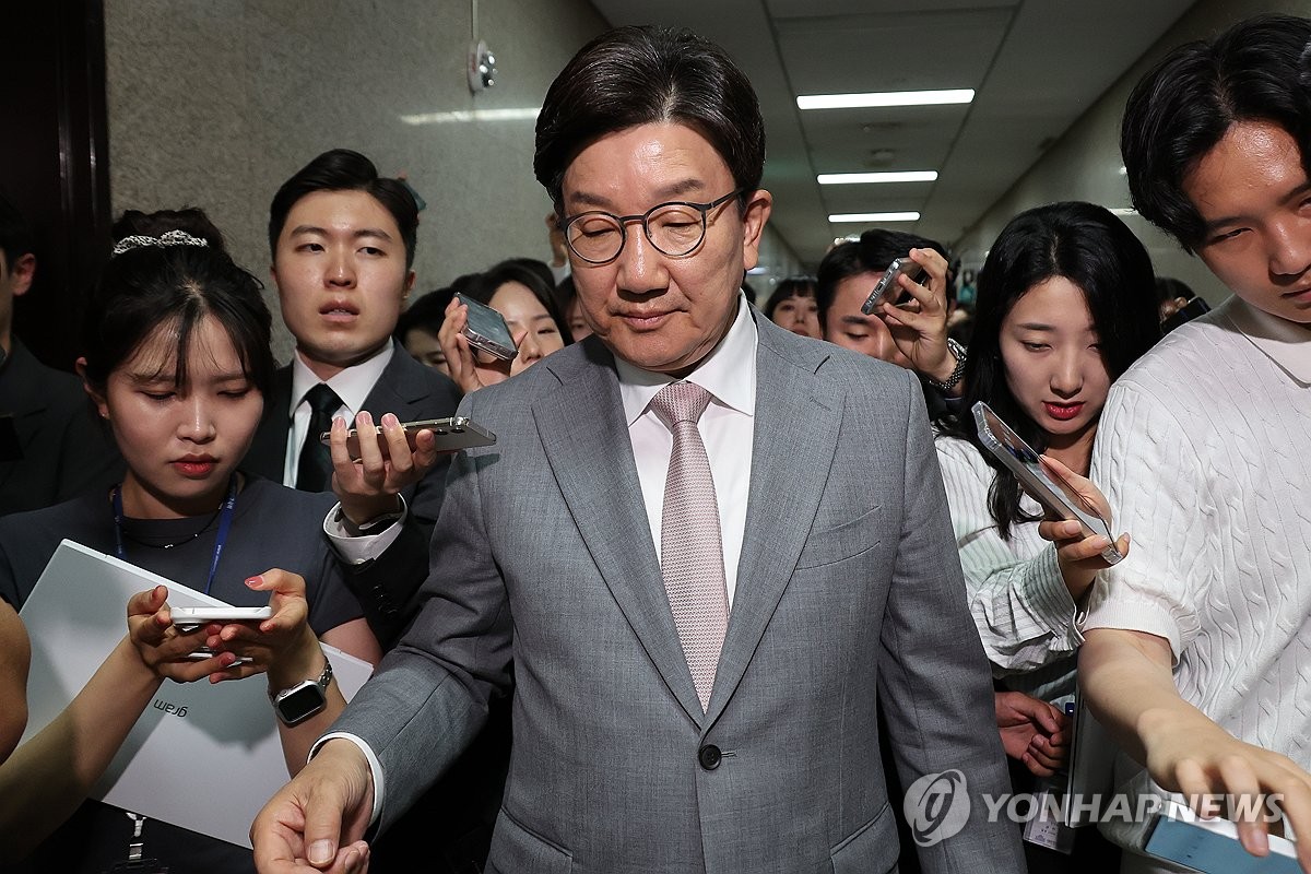 국민의힘 권성동 사퇴했지만…비대위 체제 놓고 내홍 여전