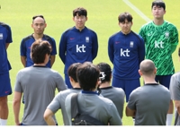 '유럽 챔피언' 만난 홍명보호 선수들…"강인이가 잘난체해요"