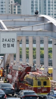 한강대교서 50대 남성 고공농성…'아동시설 폭력 진상규명' 요구