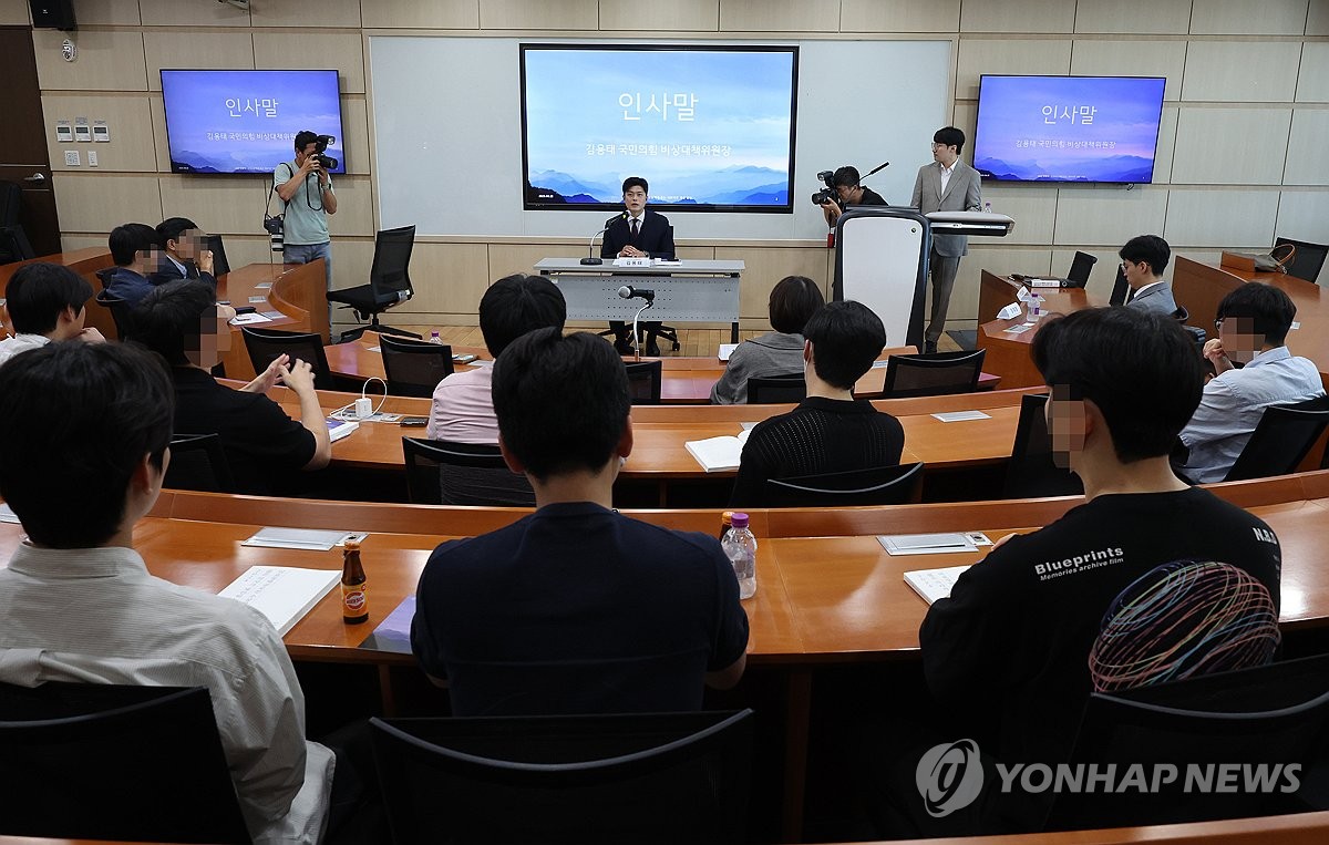 의대생들 "더 큰 것 잃을 수 있다"며 학사유연화 조치 요구