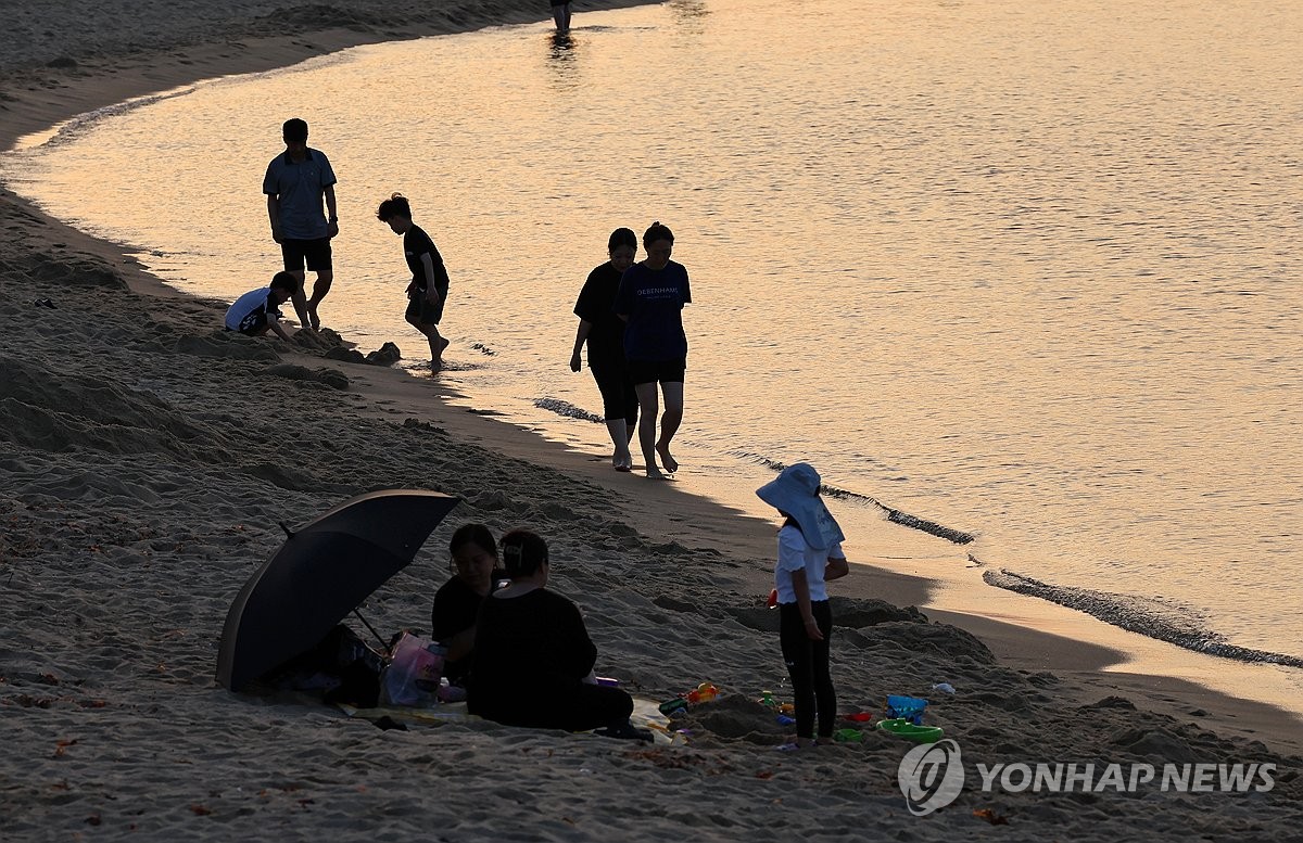 강릉 밤사이 최저기온 27도 열대야 '잠 못 드는 밤'