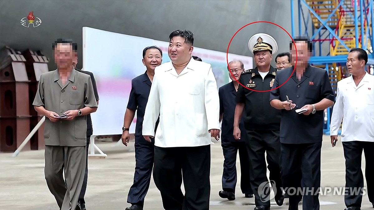 '김정은 격노' 누그러졌나…삭제됐던 北해군사령관, TV…